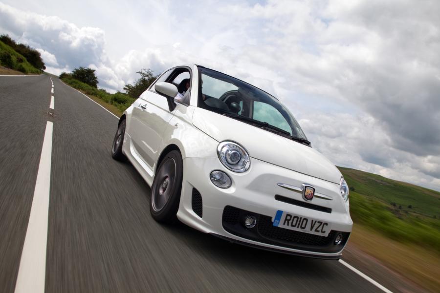  Abarth 500C 2010 года  (UK) (фото 10 из 32)